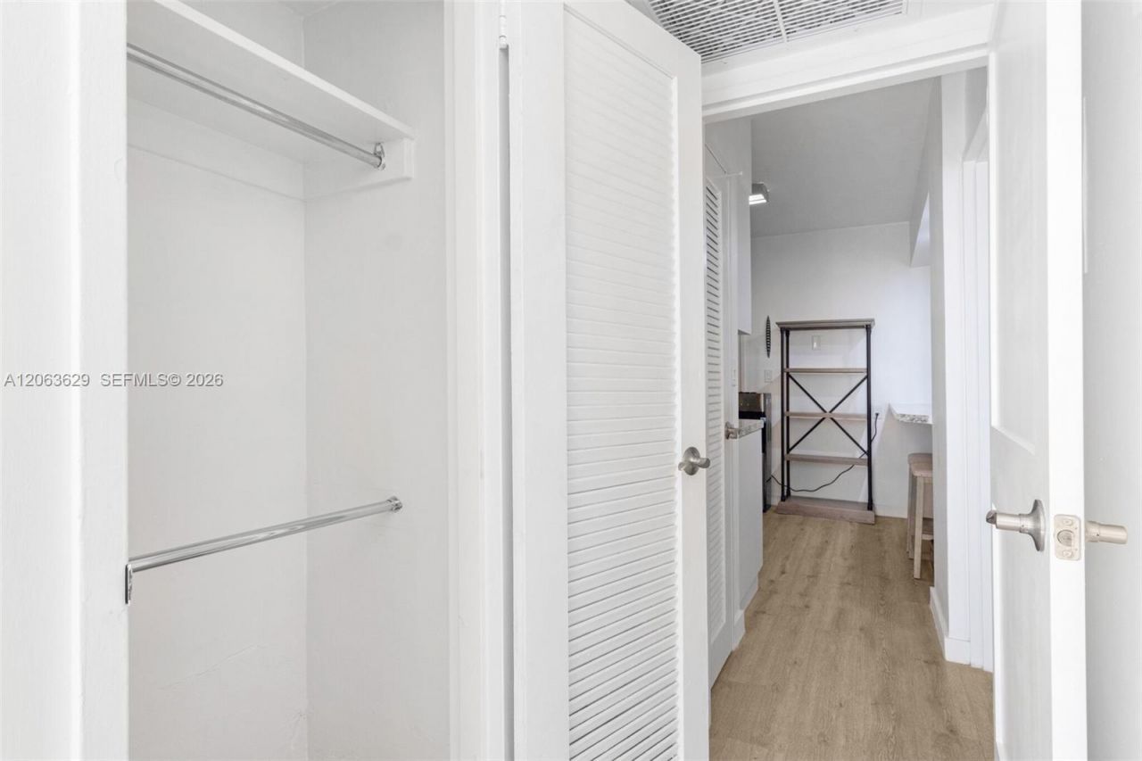 5700 Collins Ave , Unit 4C, Miami Beach, FL 33140 Photo