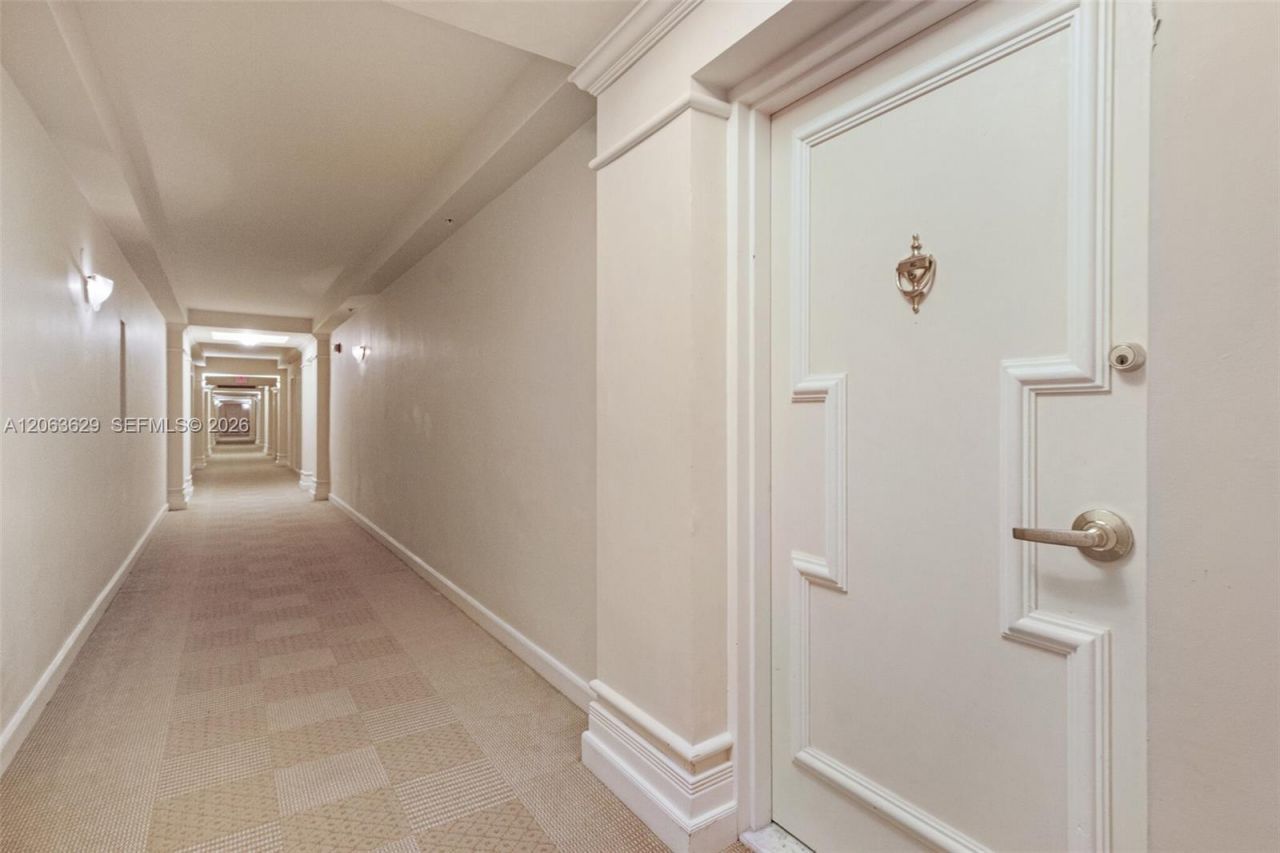 5700 Collins Ave , Unit 4C, Miami Beach, FL 33140 Photo