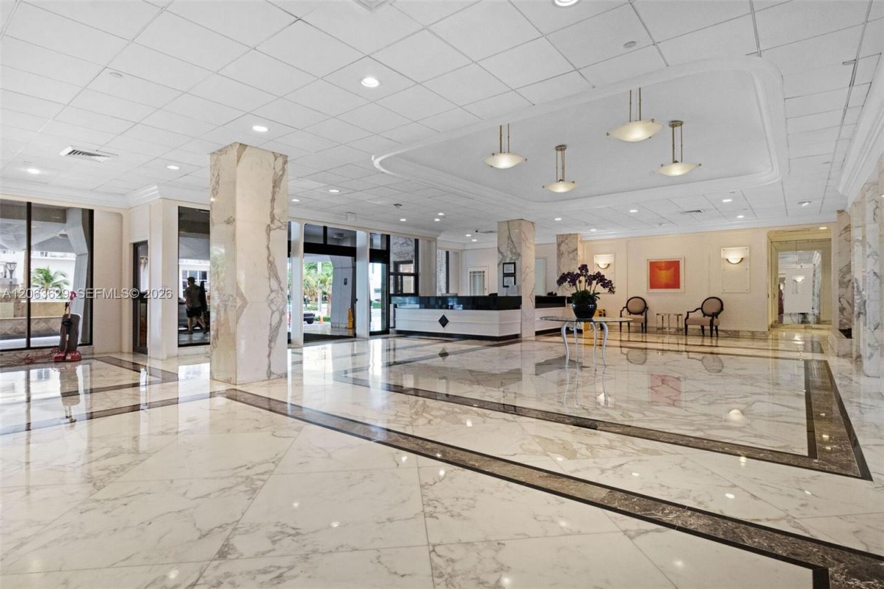 5700 Collins Ave , Unit 4C, Miami Beach, FL 33140 Photo