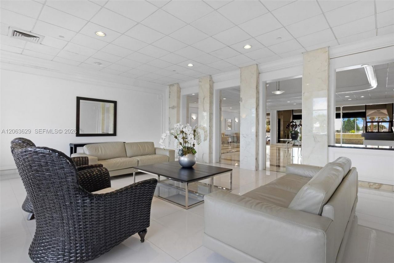 5700 Collins Ave , Unit 4C, Miami Beach, FL 33140 Photo