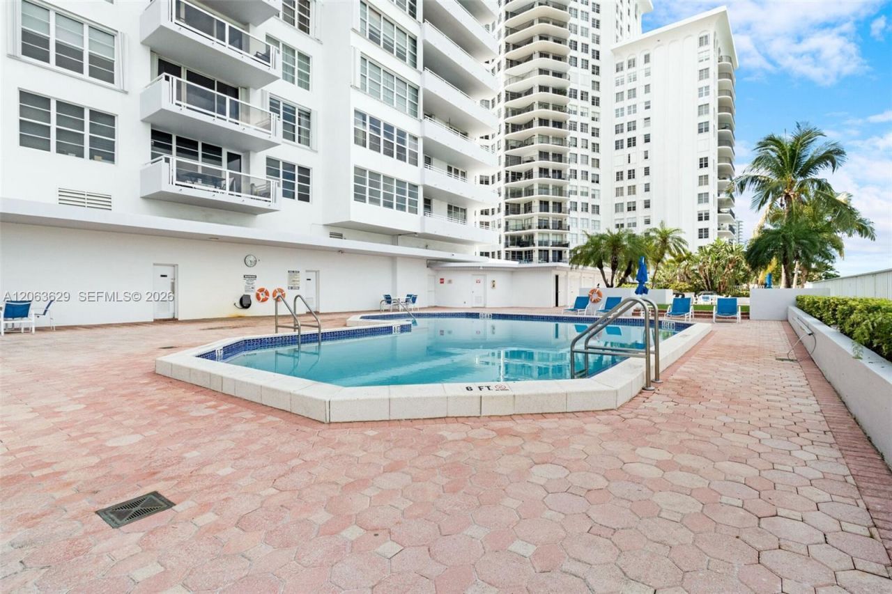 5700 Collins Ave , Unit 4C, Miami Beach, FL 33140 Photo