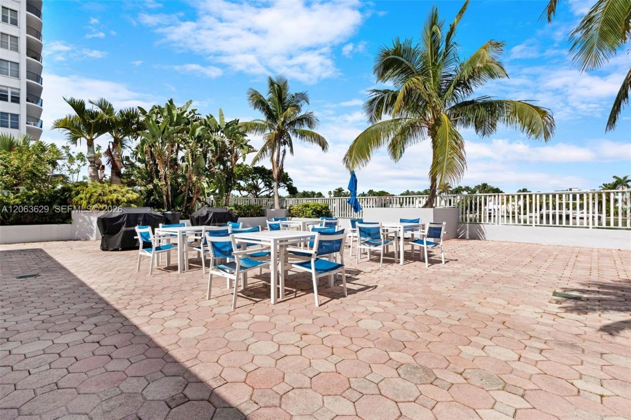 5700 Collins Ave , Unit 4C, Miami Beach, FL 33140 Photo