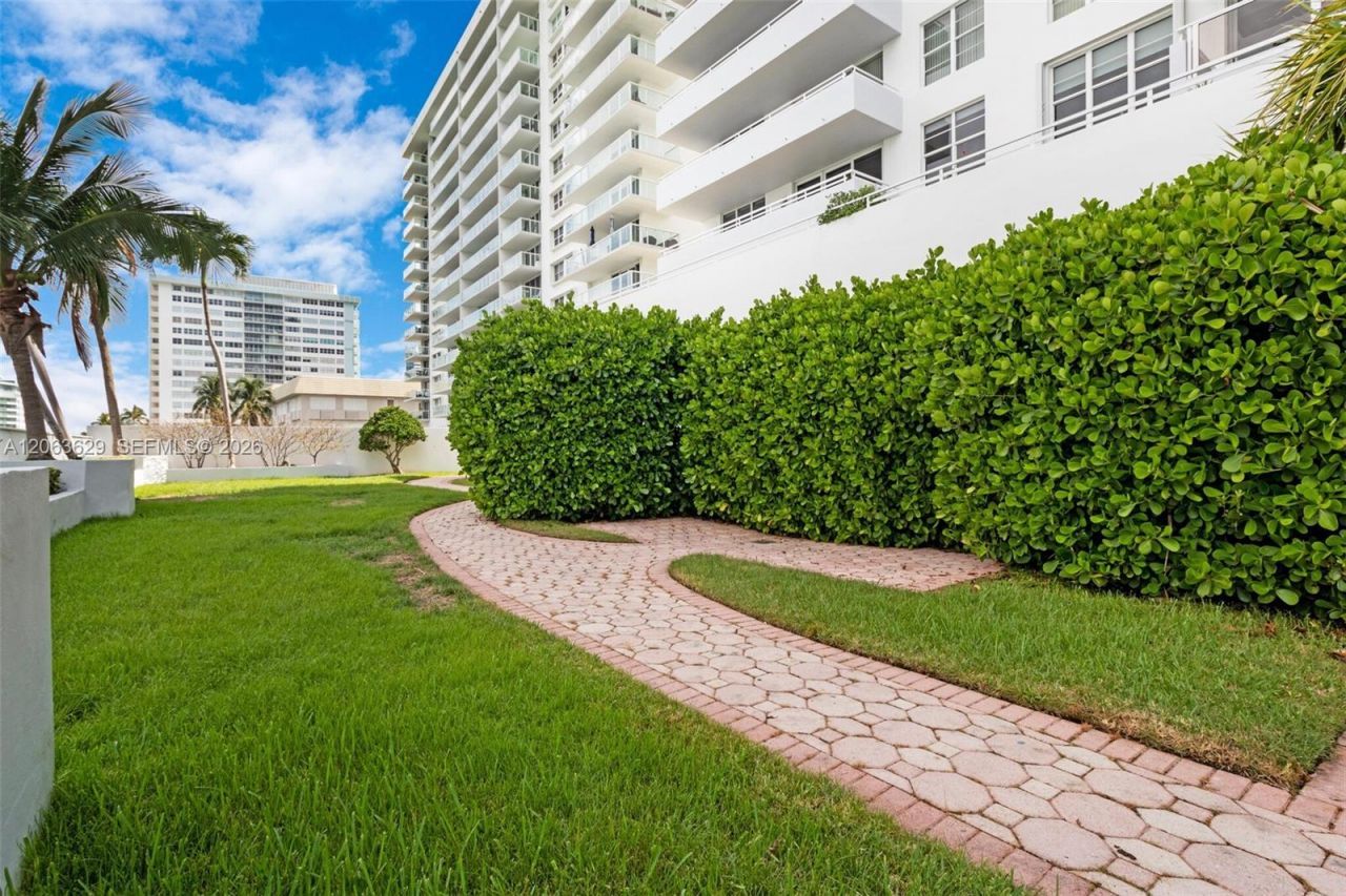 5700 Collins Ave , Unit 4C, Miami Beach, FL 33140 Photo