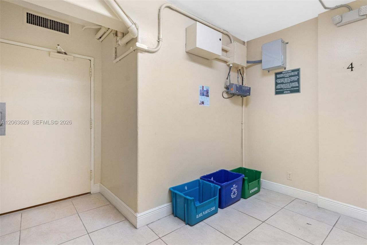 5700 Collins Ave , Unit 4C, Miami Beach, FL 33140 Photo