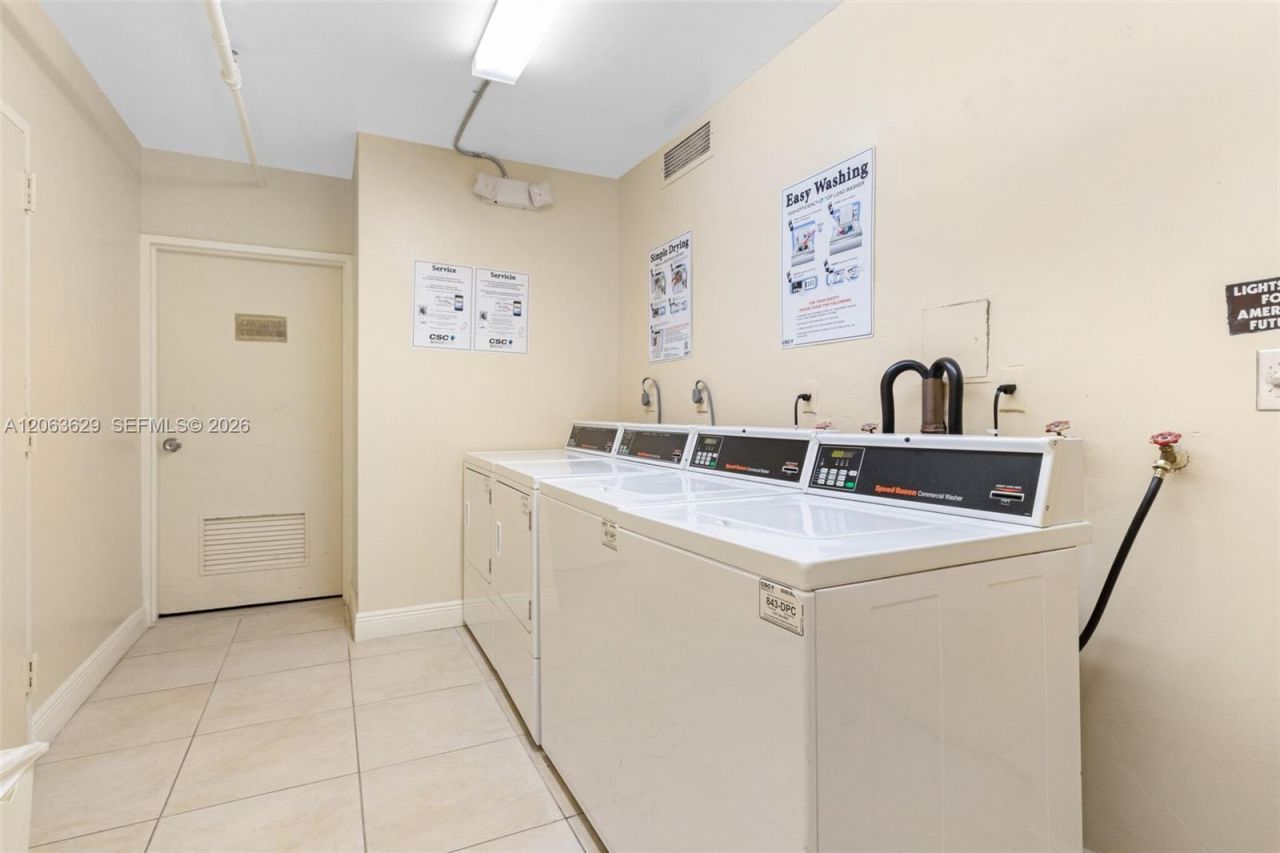 5700 Collins Ave , Unit 4C, Miami Beach, FL 33140 Photo