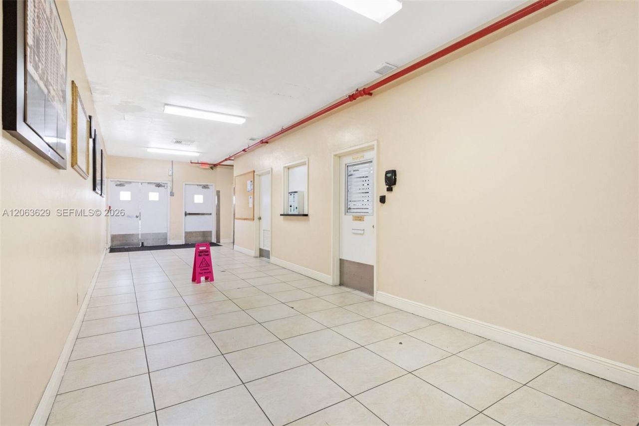 5700 Collins Ave , Unit 4C, Miami Beach, FL 33140 Photo