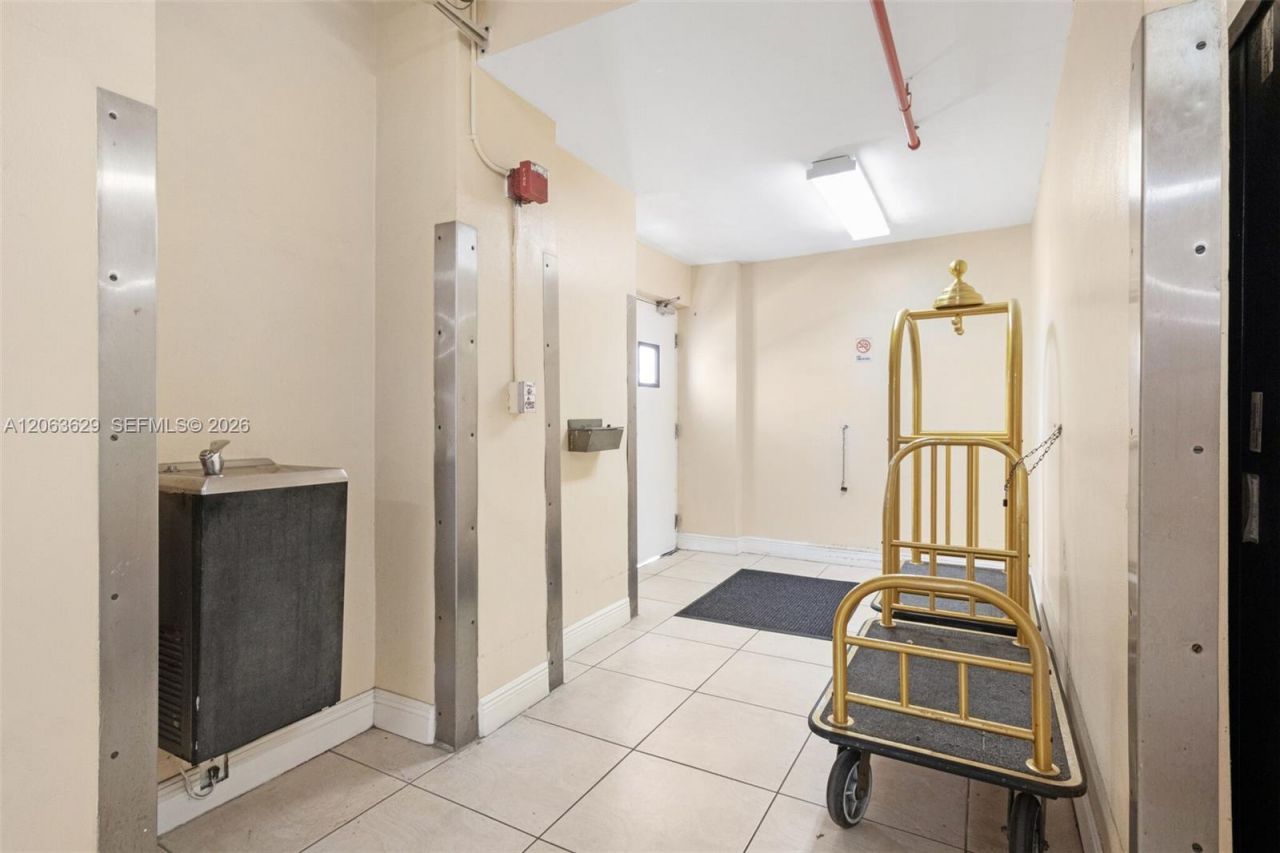 5700 Collins Ave , Unit 4C, Miami Beach, FL 33140 Photo