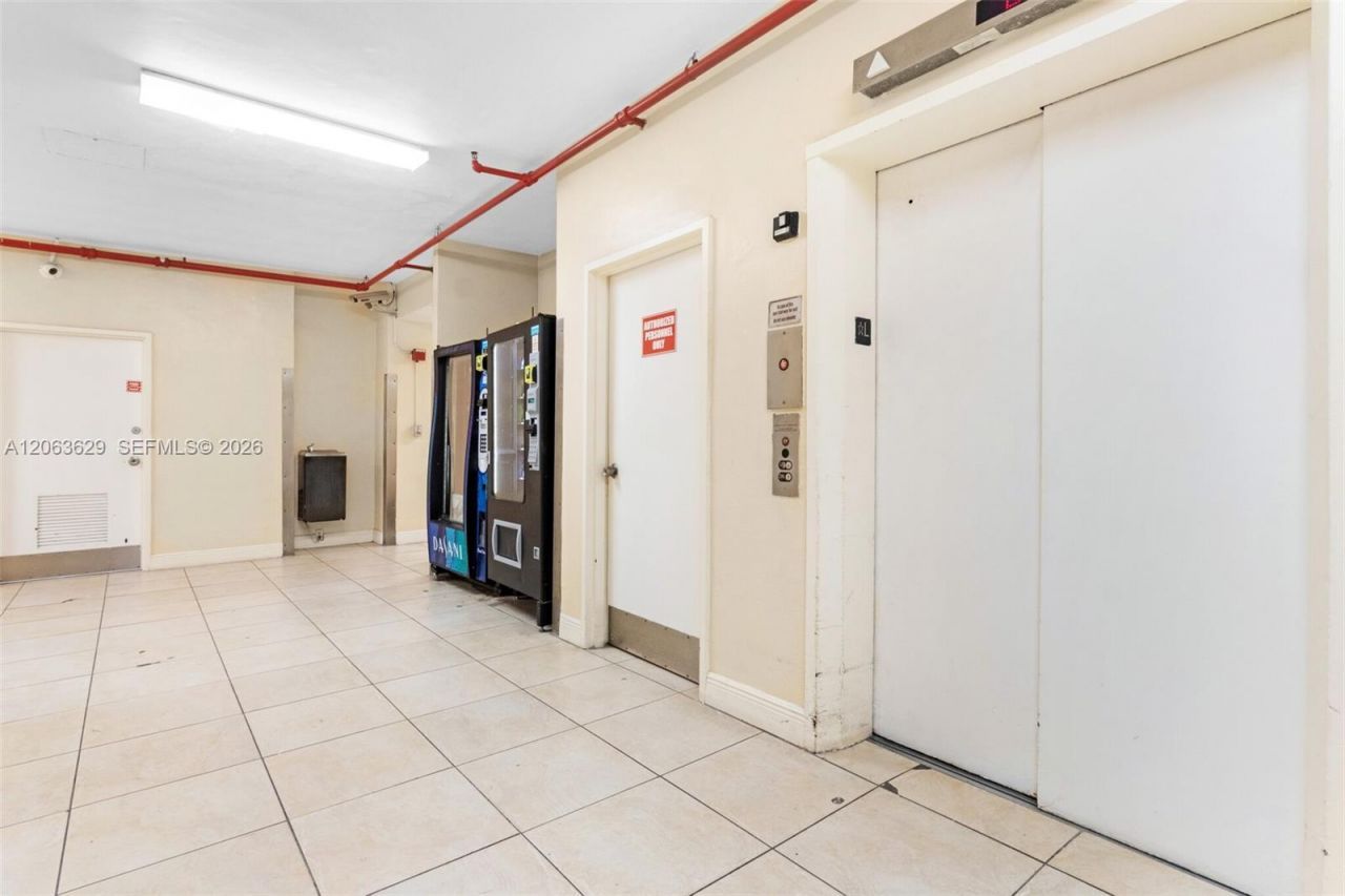 5700 Collins Ave , Unit 4C, Miami Beach, FL 33140 Photo