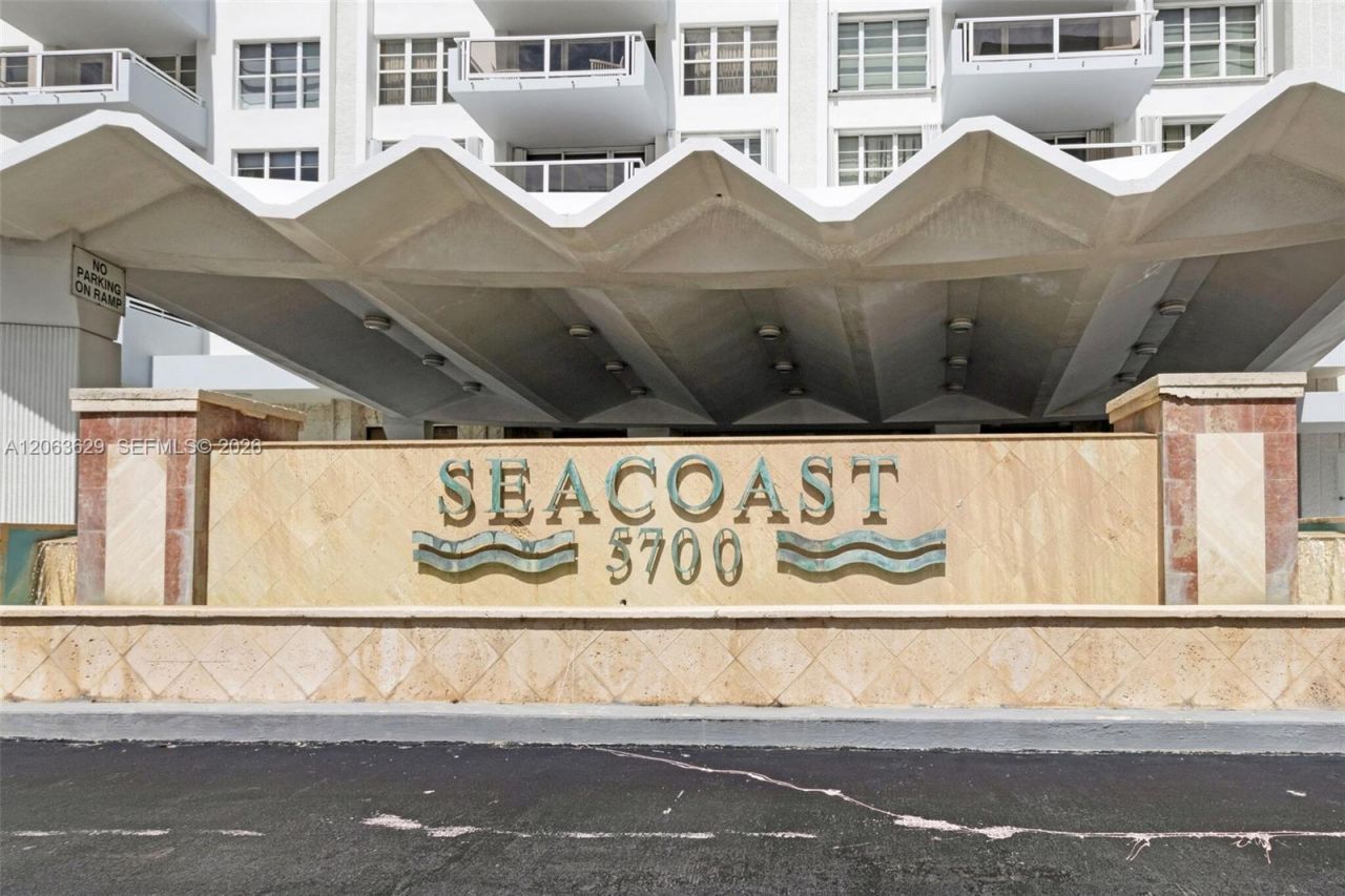 5700 Collins Ave , Unit 4C, Miami Beach, FL 33140 Photo