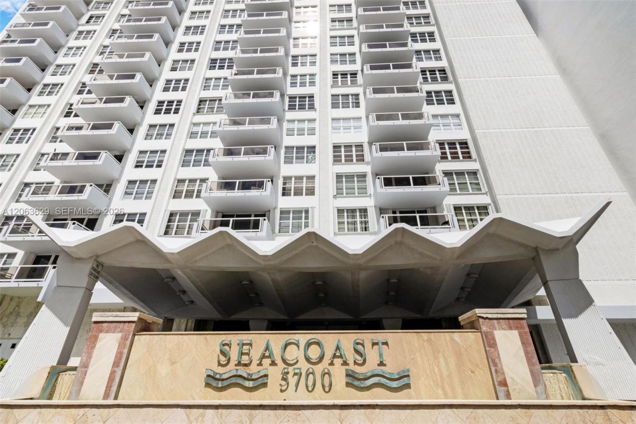 5700 Collins Ave , Unit 4C, Miami Beach, FL 33140 Photo