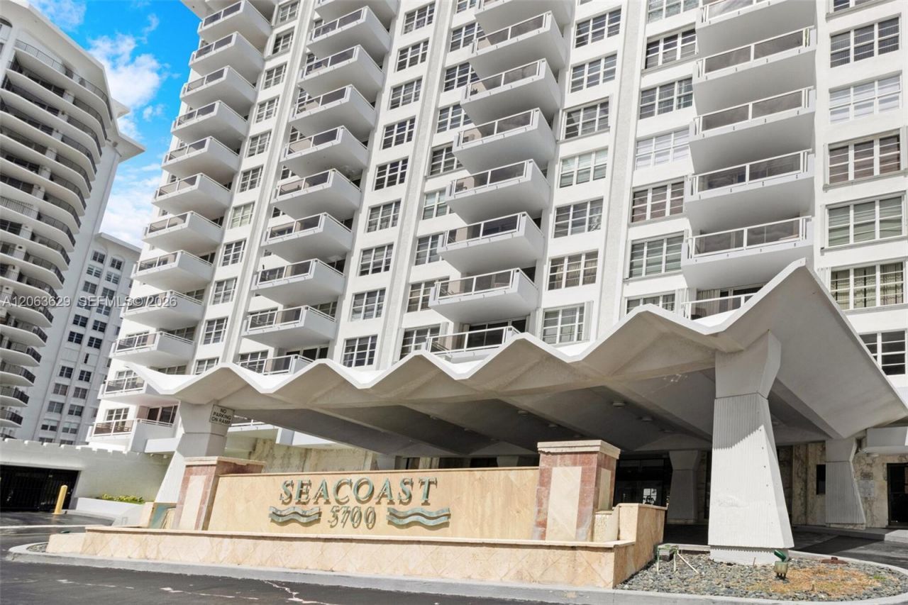 5700 Collins Ave , Unit 4C, Miami Beach, FL 33140 Photo