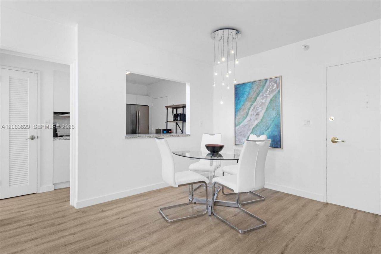 5700 Collins Ave , Unit 4C, Miami Beach, FL 33140 Photo