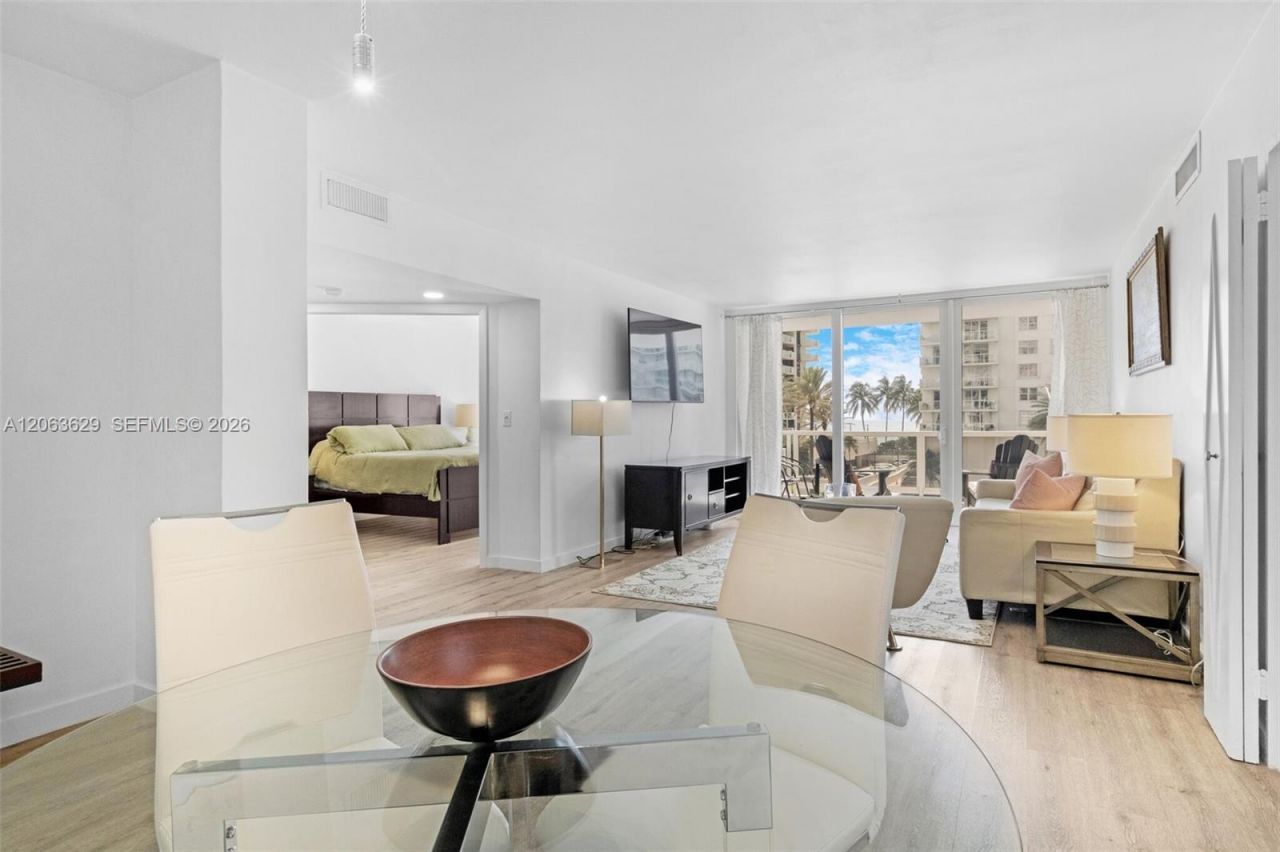5700 Collins Ave , Unit 4C, Miami Beach, FL 33140 Photo