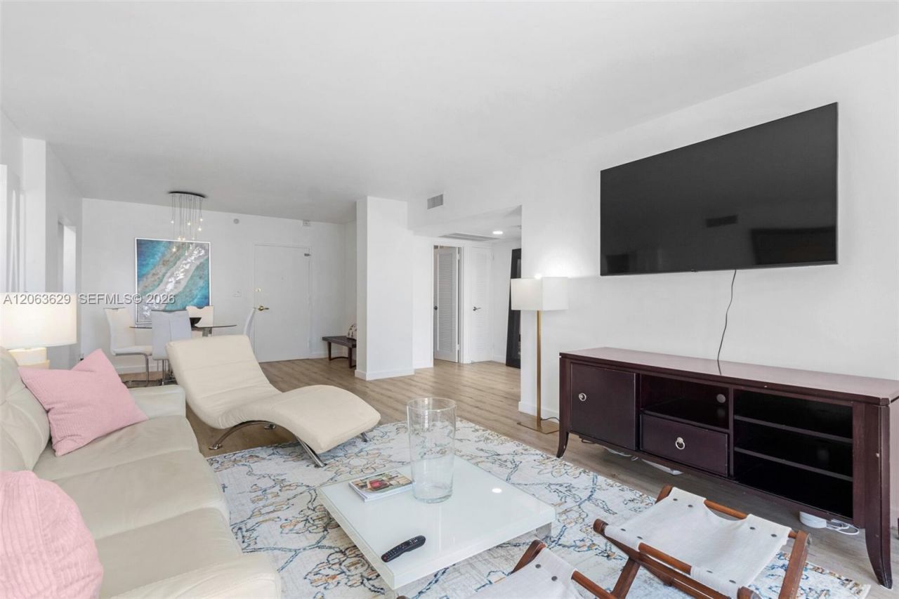 5700 Collins Ave , Unit 4C, Miami Beach, FL 33140 Photo