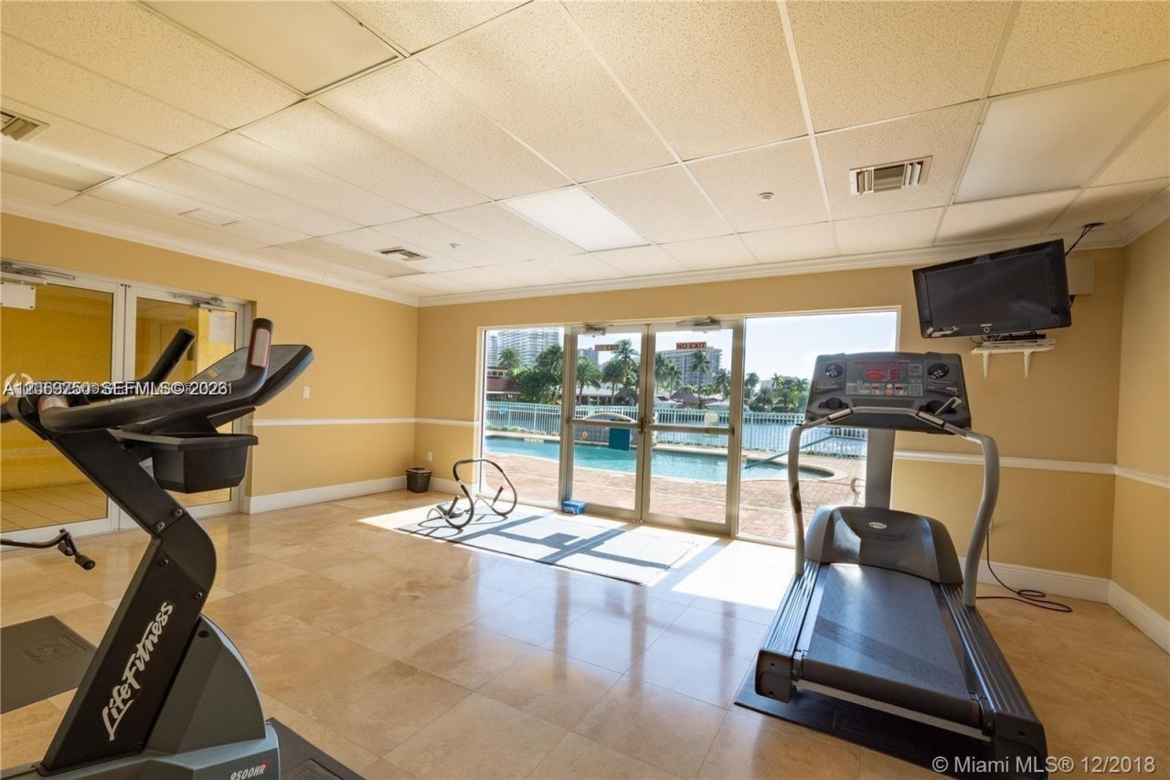 201 Golden Isles Dr, Unit 409, Hallandale Beach, FL 33009 Photo