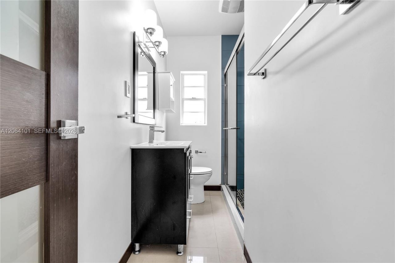 8335 E Crespi Blvd, Unit 4, Miami Beach, FL 33141 Photo