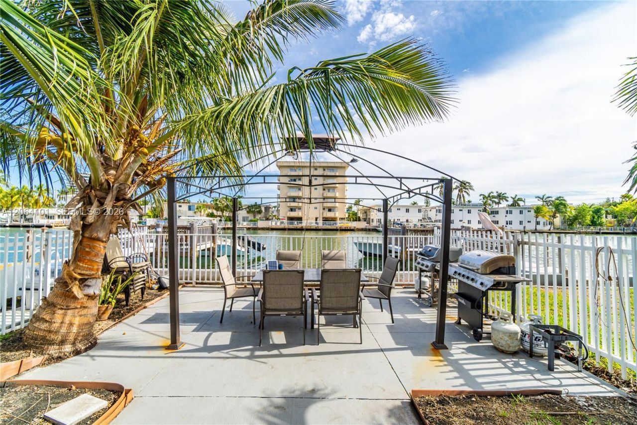 8335 E Crespi Blvd, Unit 4, Miami Beach, FL 33141 Photo