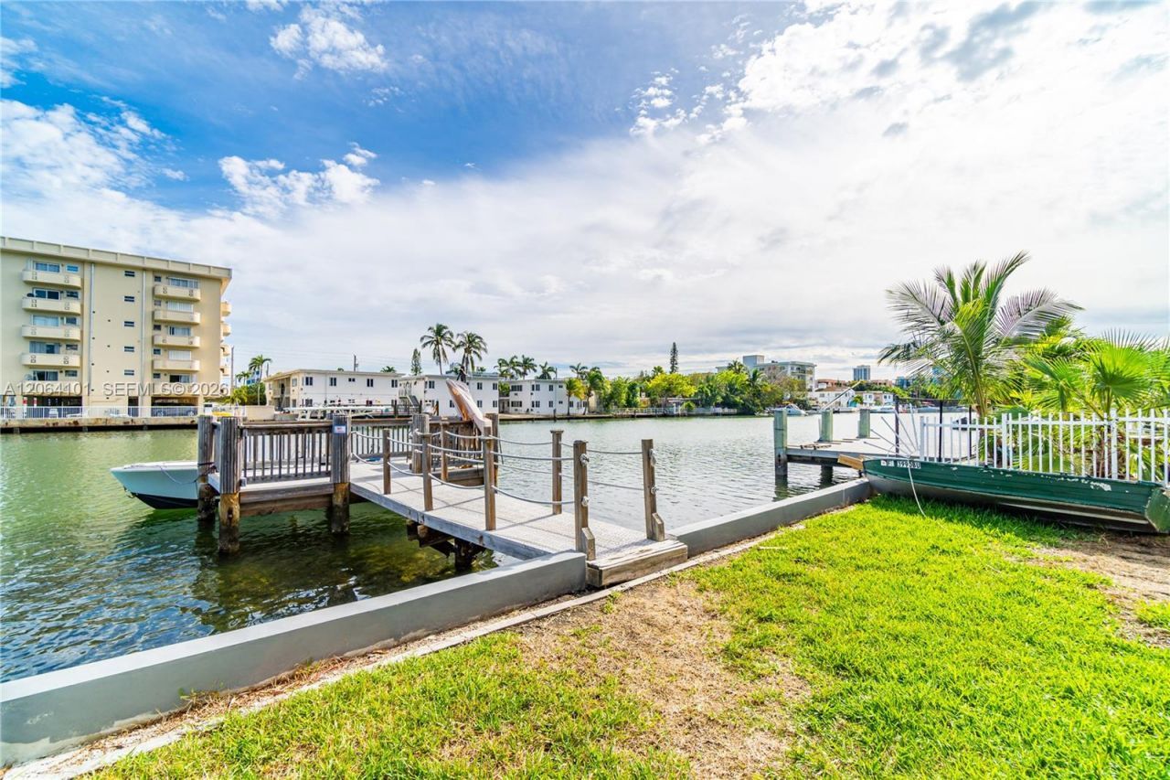8335 E Crespi Blvd, Unit 4, Miami Beach, FL 33141 Photo