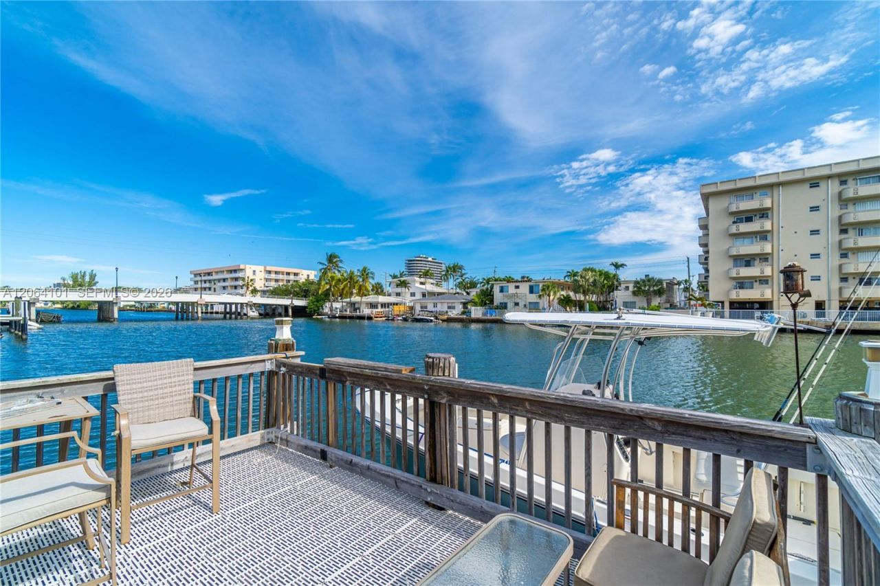 8335 E Crespi Blvd, Unit 4, Miami Beach, FL 33141 Photo