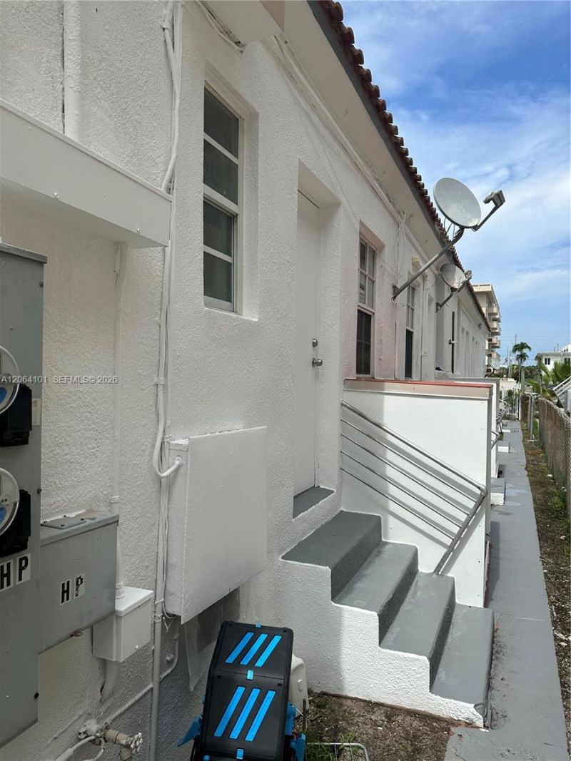 8335 E Crespi Blvd, Unit 4, Miami Beach, FL 33141 Photo