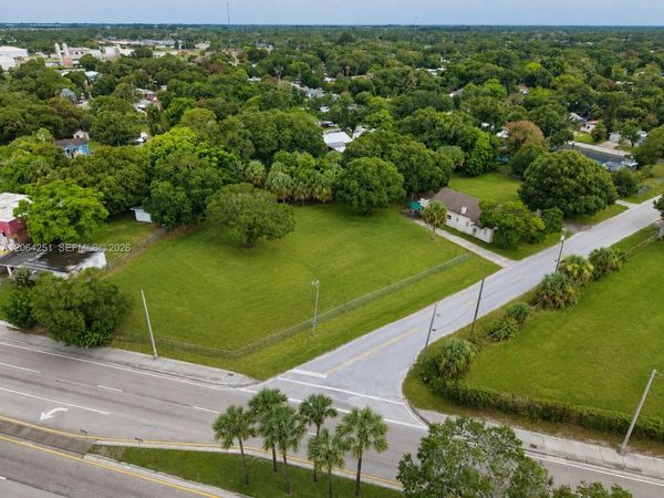 2108 Okeechobee Rd, Fort Pierce, FL 34950