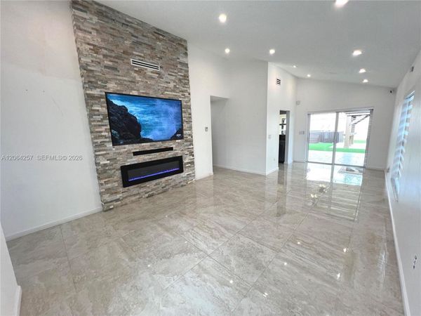 955 NW 106th Ave Cir , Miami, FL 33172