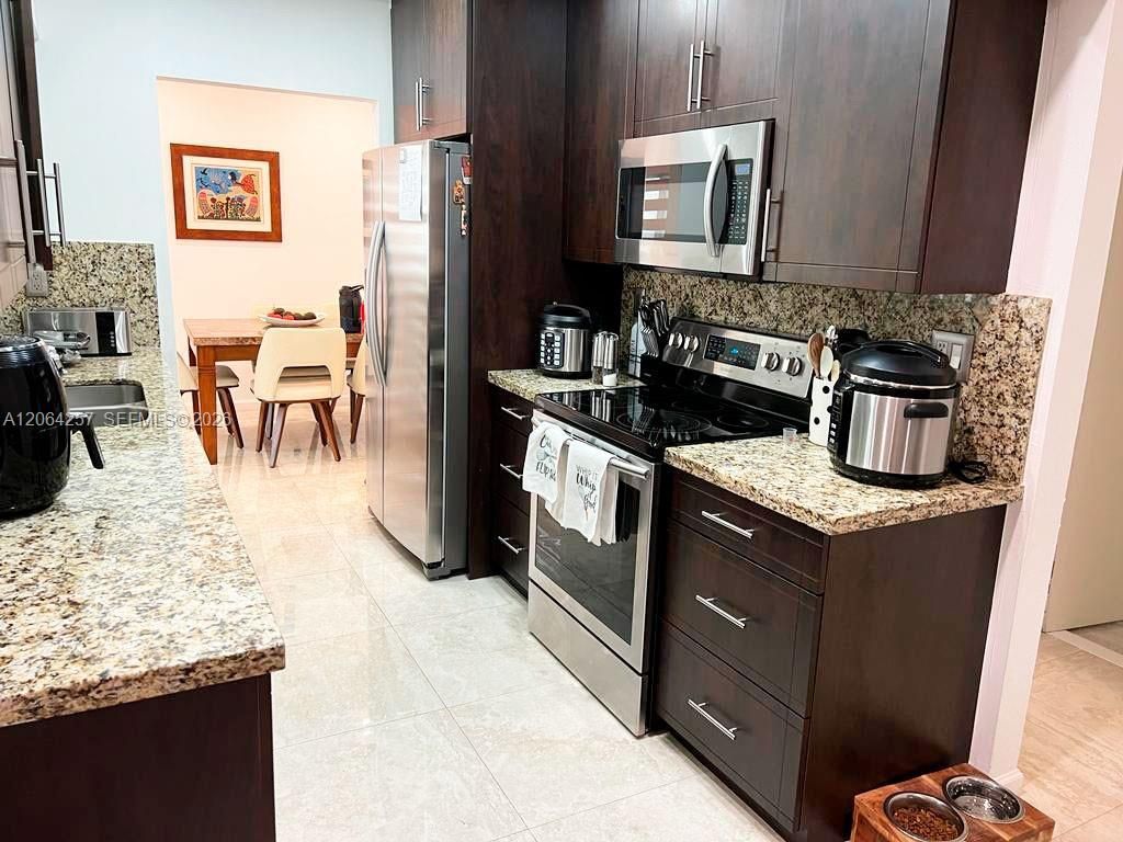 955 NW 106th Ave Cir, Miami, FL 33172 Photo