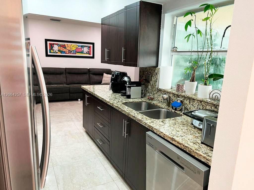 955 NW 106th Ave Cir, Miami, FL 33172 Photo