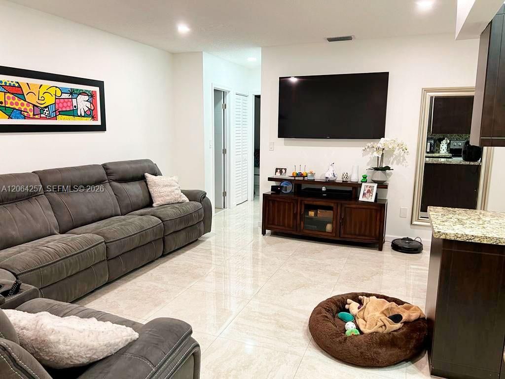 955 NW 106th Ave Cir, Miami, FL 33172 Photo