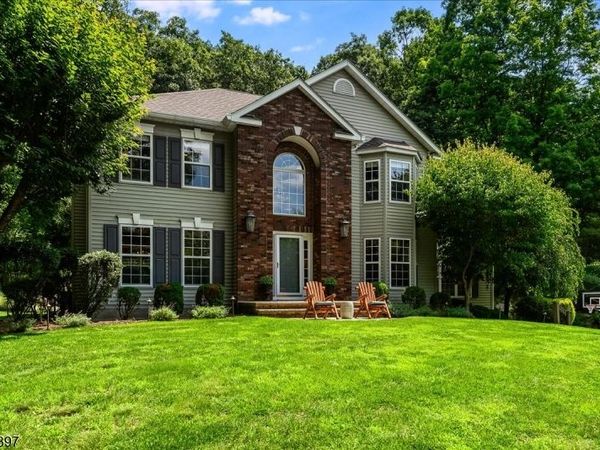14 Fieldstone Trl, Byram, NJ 07871