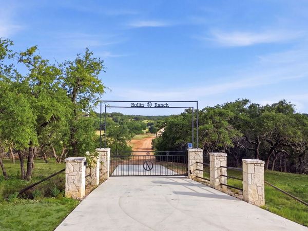 271 ROLLIN N RANCH RD, Blanco, TX 78606