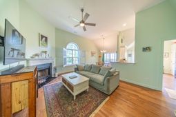 359 Kingston Lane photo 4
