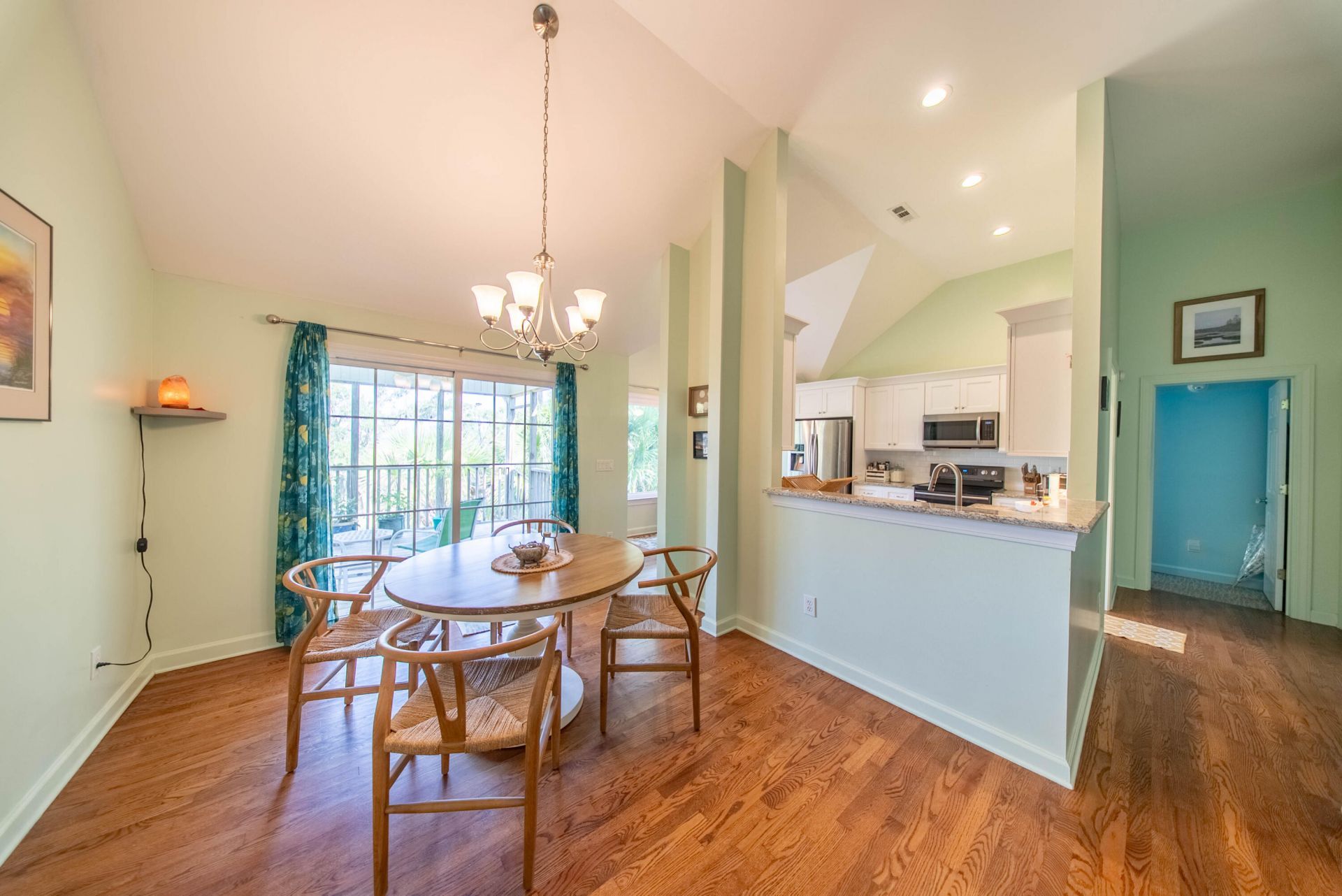 359 Kingston Lane Photo 5