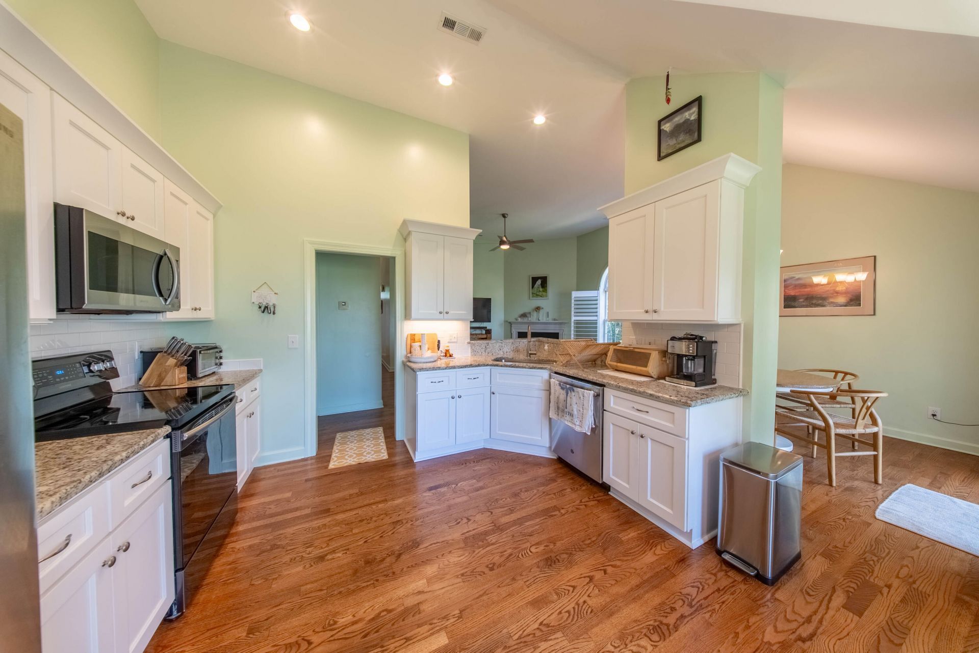 359 Kingston Lane Photo 8