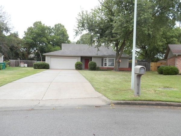 2725 W Highland Circle, Rogers, AR 72756
