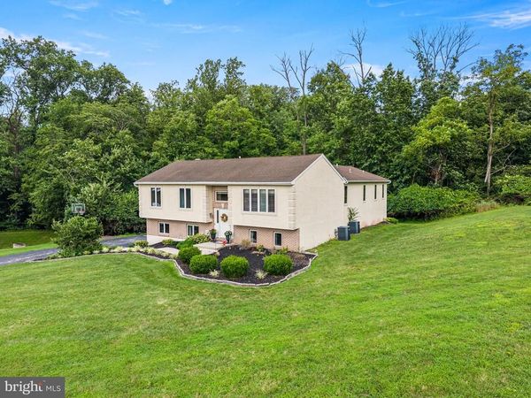 33 MELISSA LANE, ROYERSFORD, PA 19468