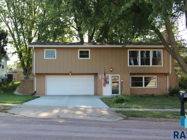 2604 S Elmwood Ave, Sioux Falls, SD 57105
