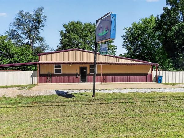 819 N Main Street , Gladewater, TX 75647