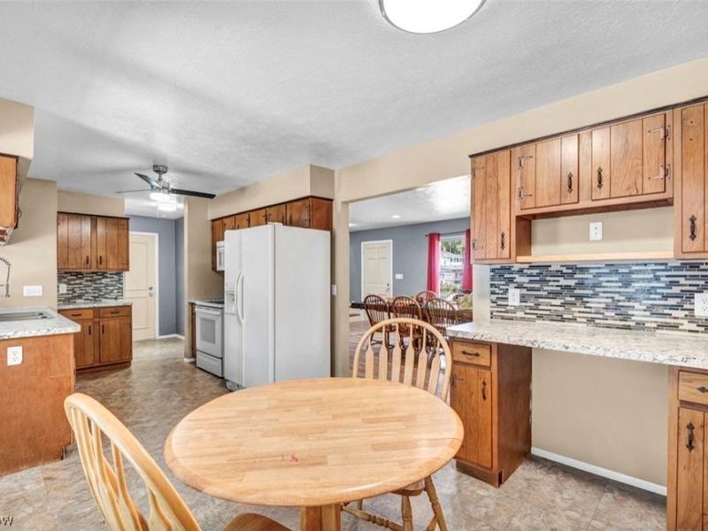 379 Ridgewood Drive , Eastlake, OH 44095 Photo 11