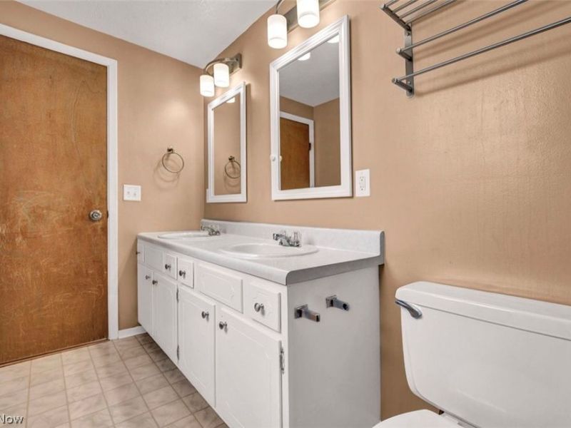 379 Ridgewood Drive , Eastlake, OH 44095 Photo 24
