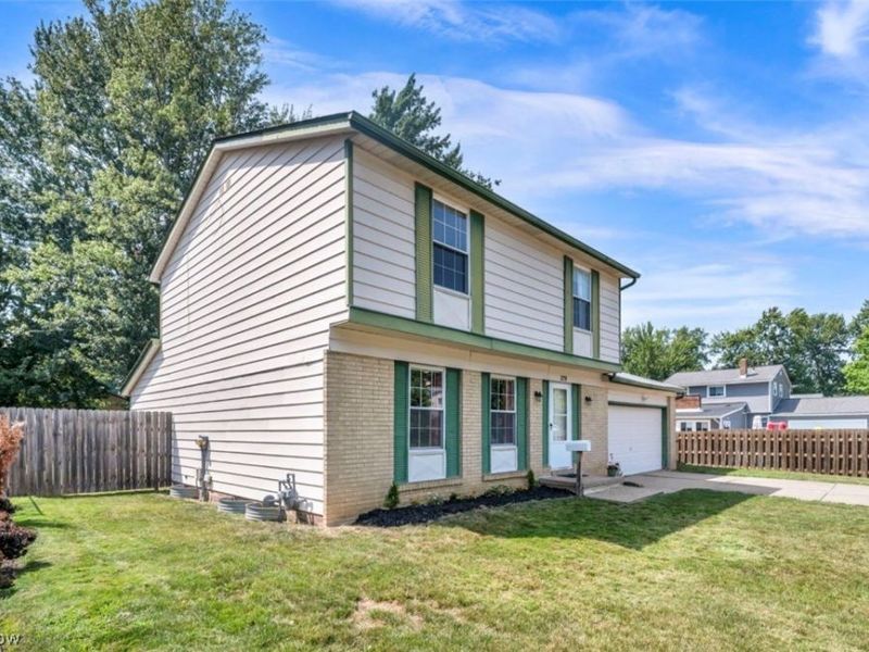 379 Ridgewood Drive , Eastlake, OH 44095 Photo 3