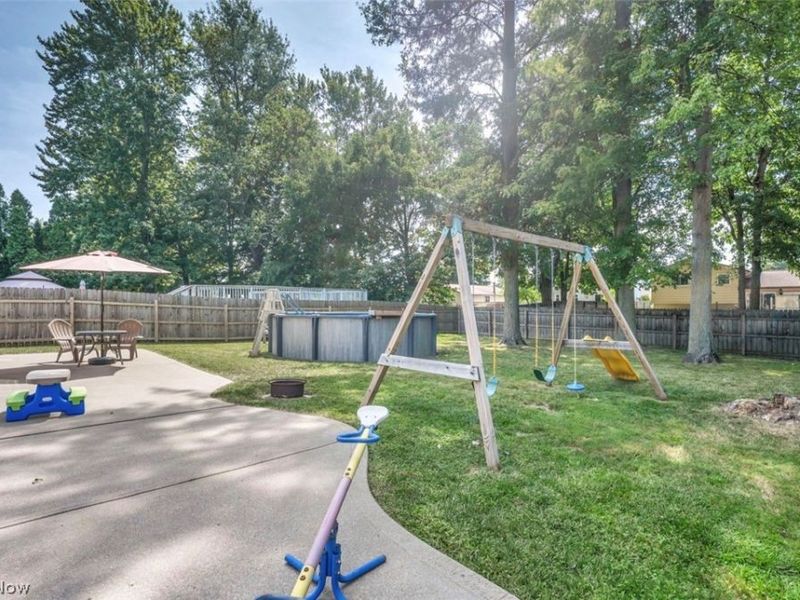 379 Ridgewood Drive , Eastlake, OH 44095 Photo 32