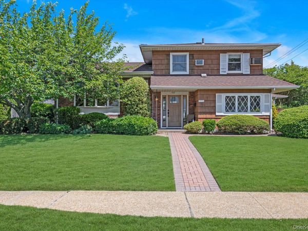 430 Violet Street, Massapequa Park, NY 11762