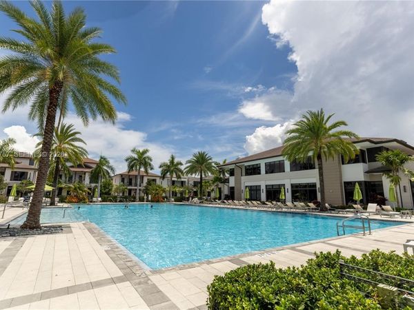 4623 NW 83rd Pkwy, Doral, FL 33166