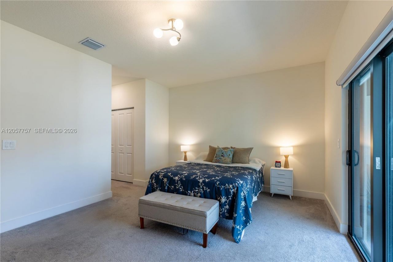4623 NW 83rd Pkwy, Doral, FL 33166 Photo