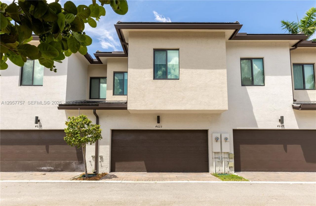 4623 NW 83rd Pkwy, Doral, FL 33166 Photo