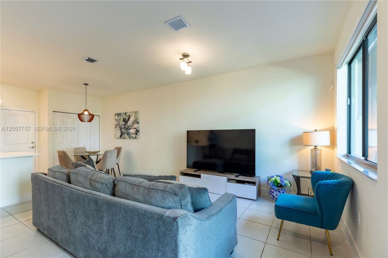 4623 NW 83rd Pkwy, Doral, FL 33166 Photo