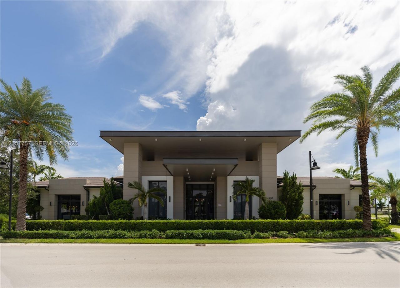 4623 NW 83rd Pkwy, Doral, FL 33166 Photo