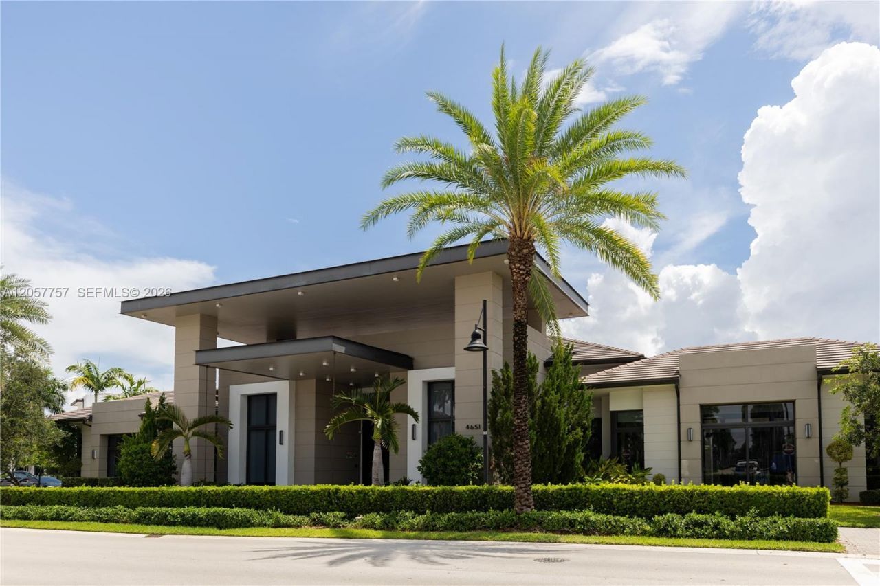 4623 NW 83rd Pkwy, Doral, FL 33166 Photo
