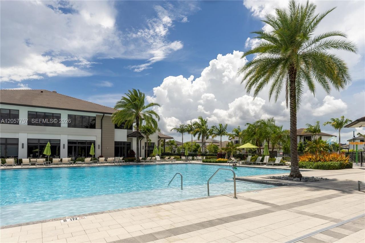 4623 NW 83rd Pkwy, Doral, FL 33166 Photo